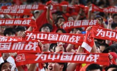 九游娱乐网页-令人热血沸腾的足球比赛点燃球迷激情