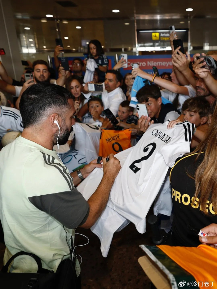 西甲球队取得胜利,球迷狂热支持 西甲球队取得胜利,球迷狂热支持