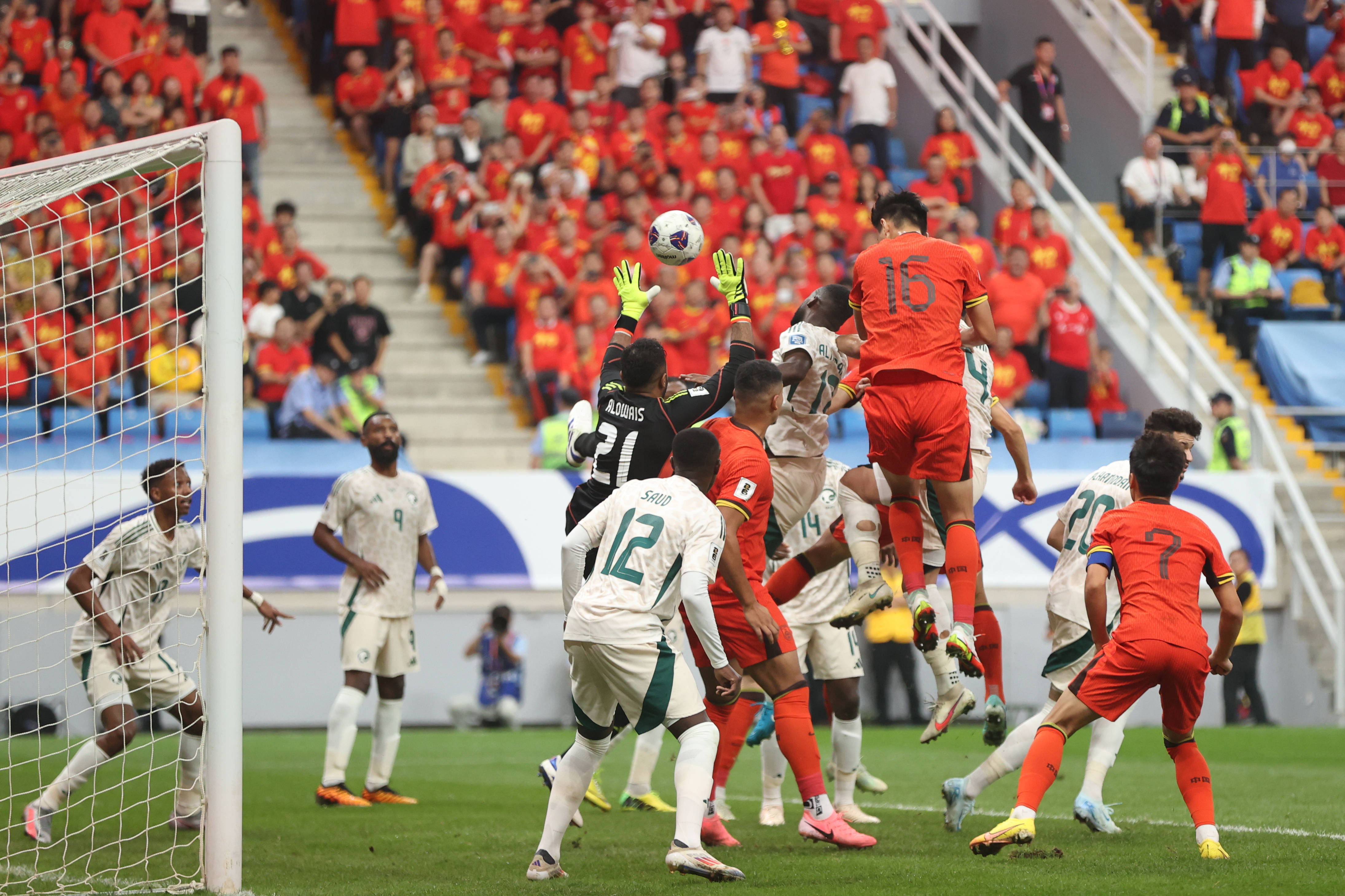 令人热血沸腾的足球比赛点燃球迷激情