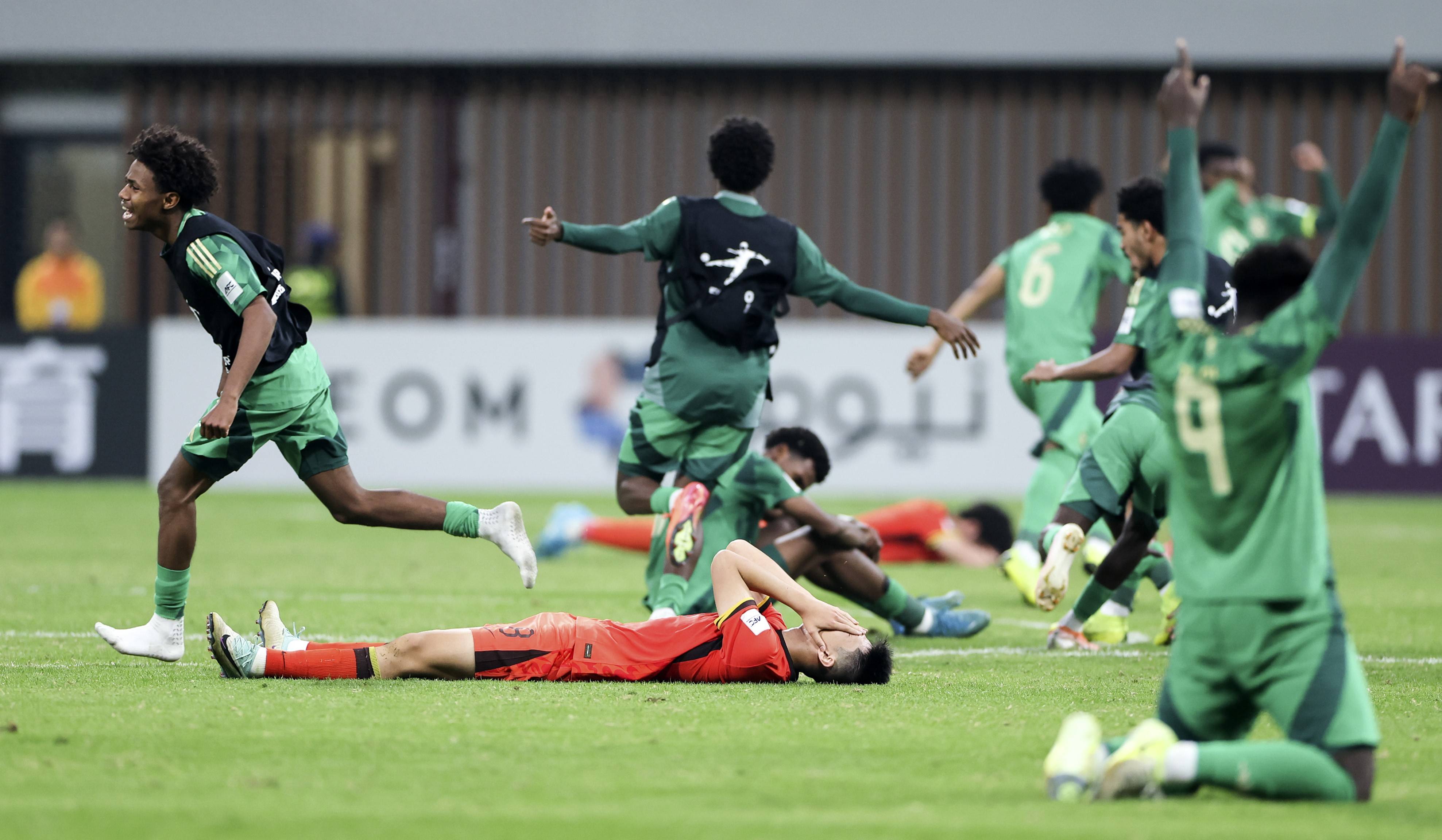 包含亚洲最高水平的足球比赛即将展开角逐的词条