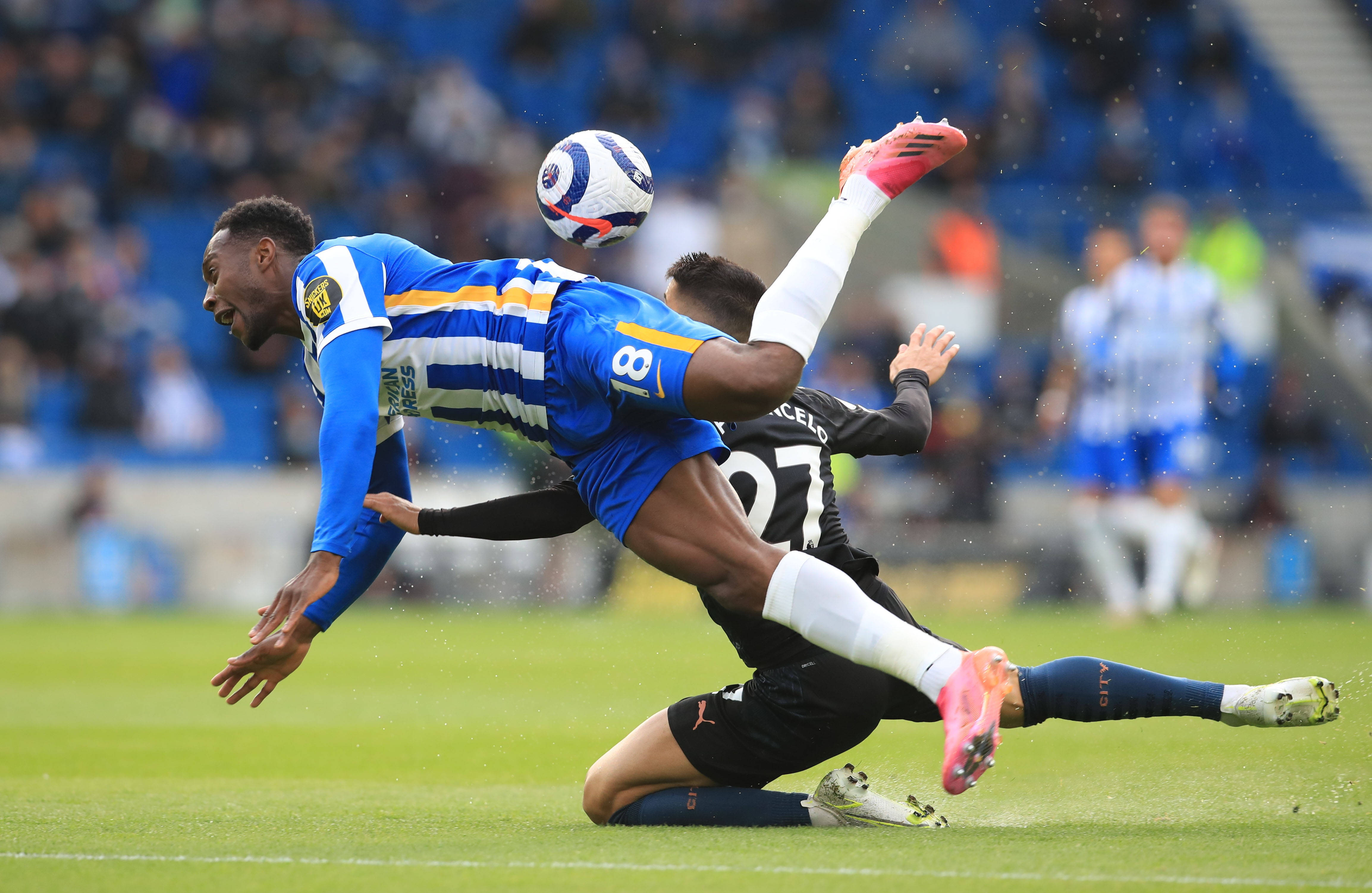 包含伯恩茅斯客场击败布莱顿,取得胜利的词条 包含伯恩茅斯客场击败布莱顿,取得胜利的词条