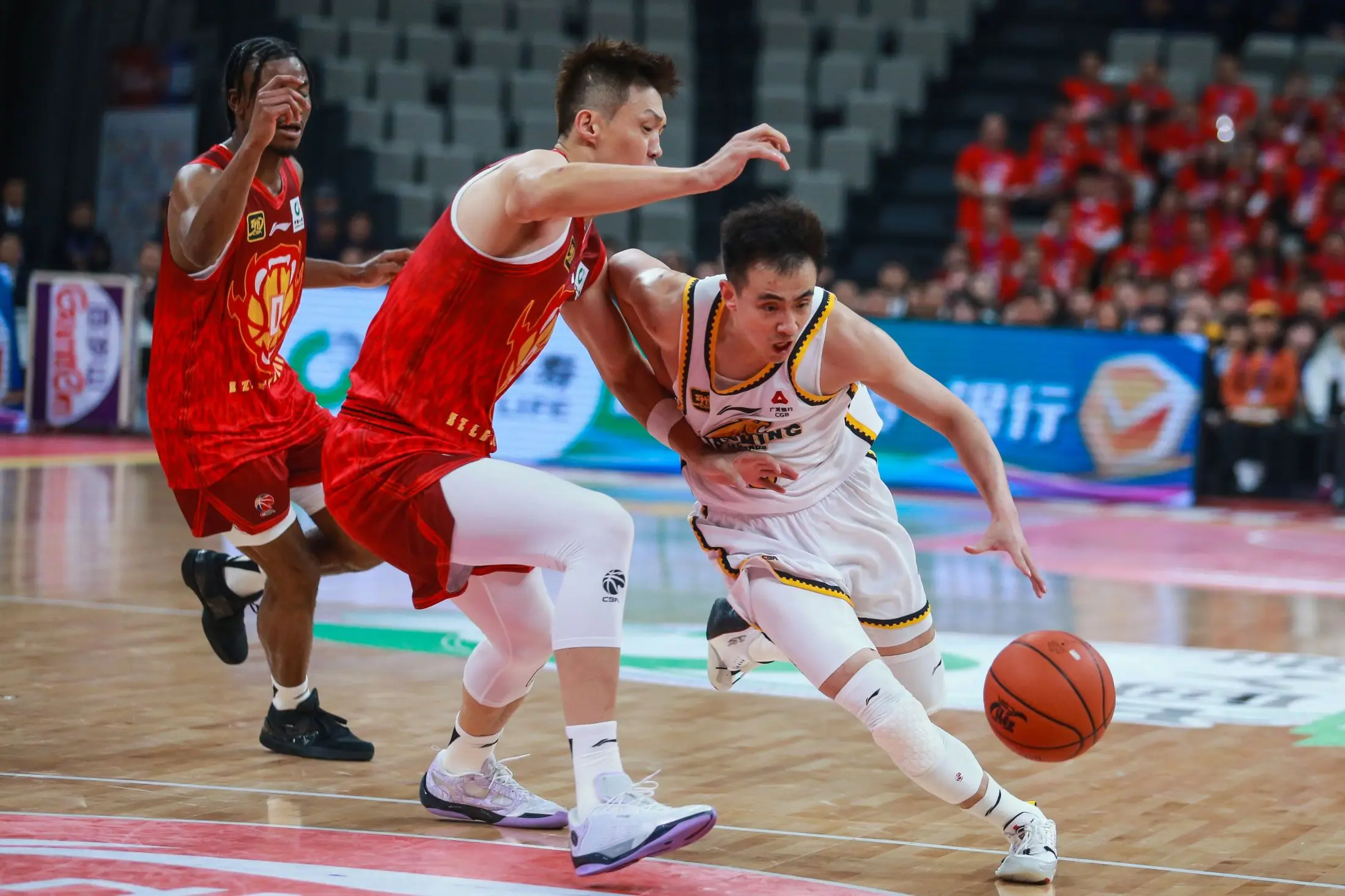 关于广东队在最新比赛中实现四连胜，壮大实力的信息