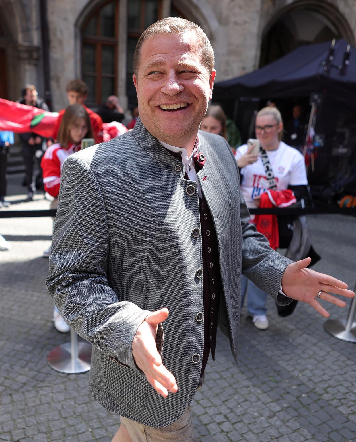 拜仁慕尼黑男子足球队平民化引发球迷热议的简单介绍