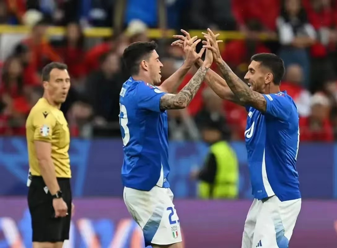 包含欧洲豪强激战激情四射，胜者注定辉煌的词条