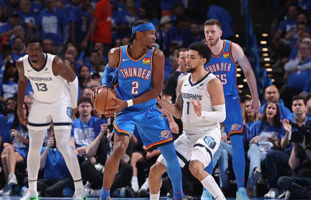 包含灰熊主场击败活塞，继续保持西部前八位置的词条