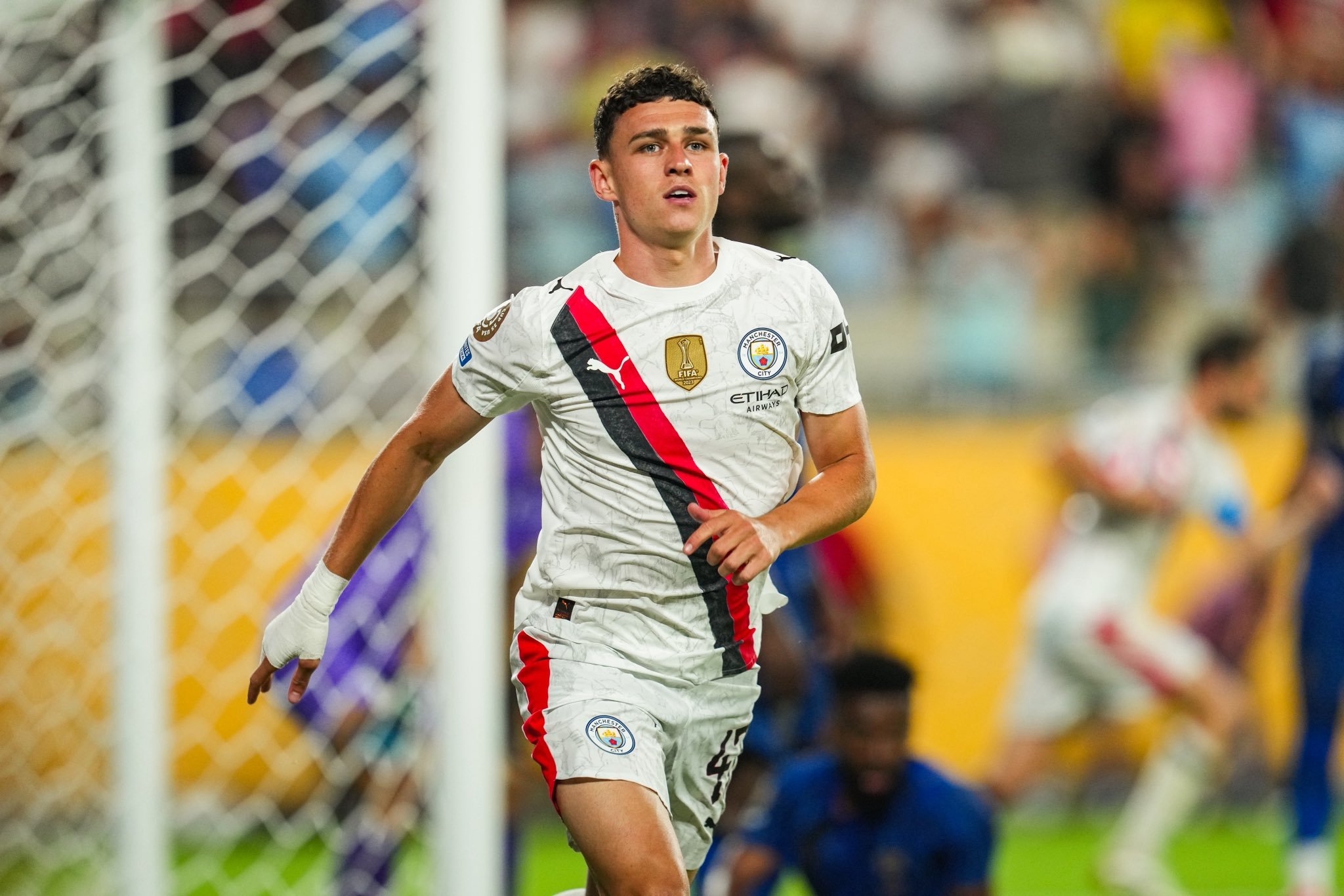 包含拜仁碾压马德里竞技，福登惊艳四座的词条