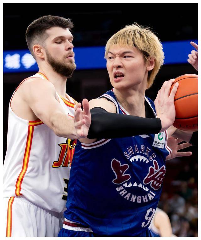 梅因茨新秀崭露头角，助球队赢得胜利