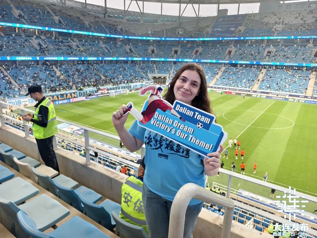 主场气氛热烈，球迷助威成为帮手的简单介绍