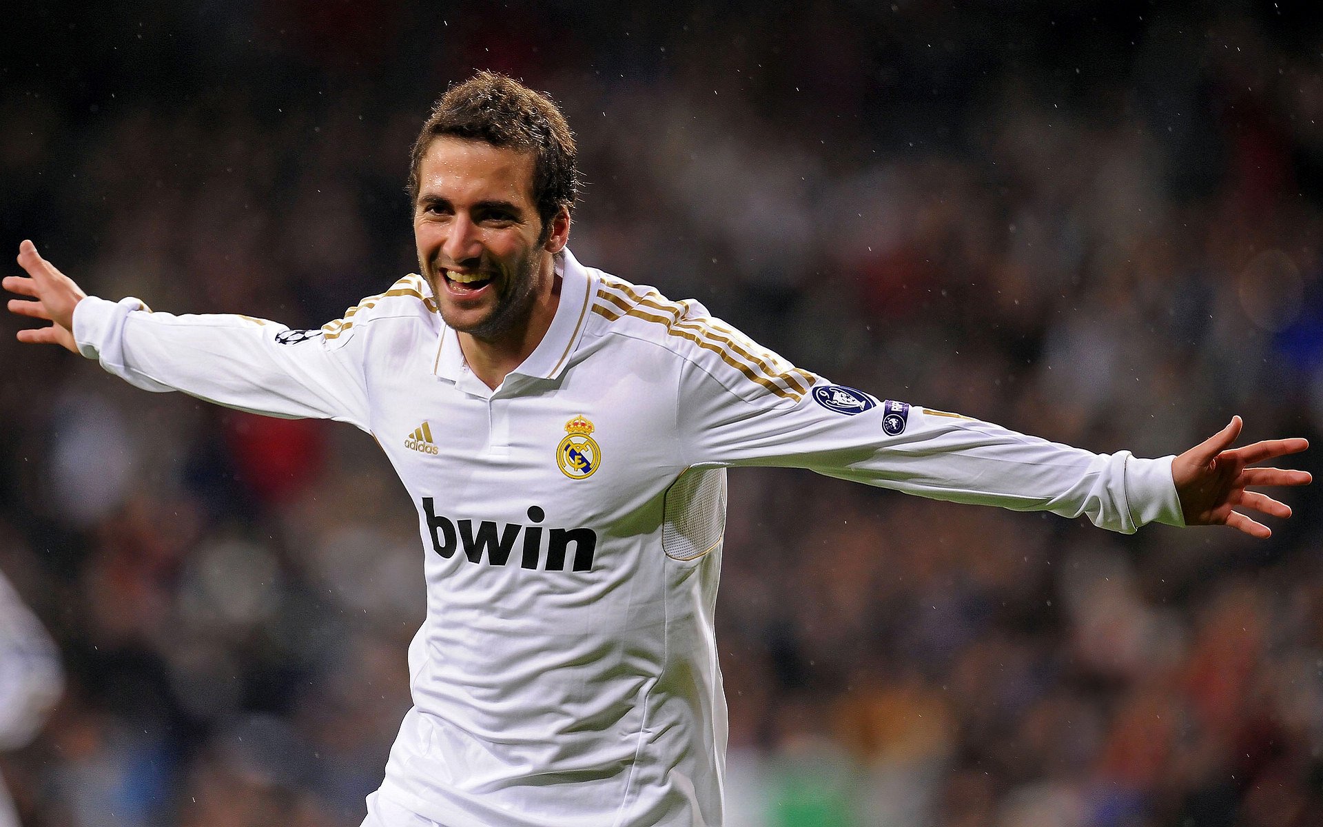 德甲争冠战之夜,伊萨克统治全场,书写个人传奇