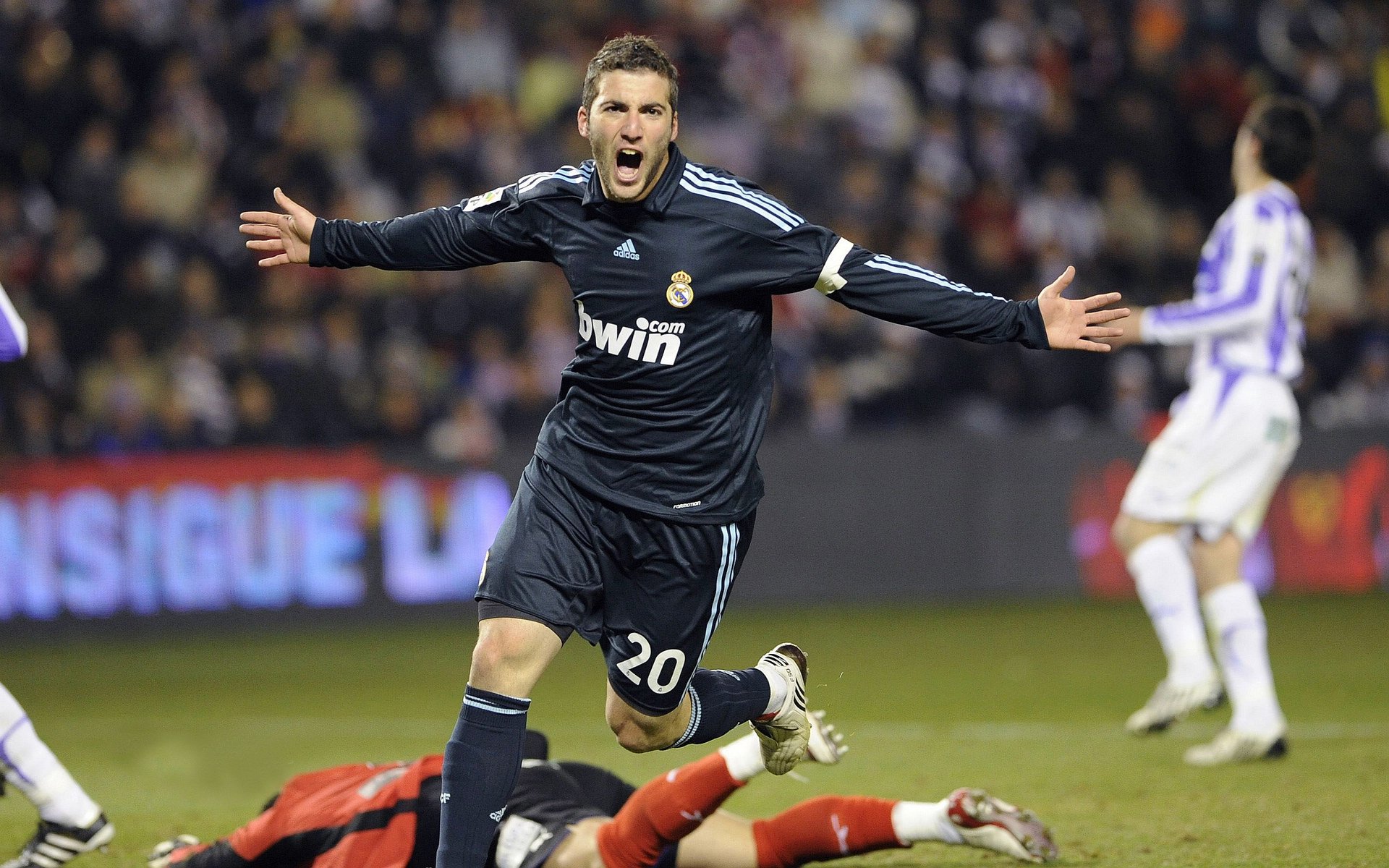 跨界绝杀,当若日尼奥的足球智慧照亮NBA季后赛之夜