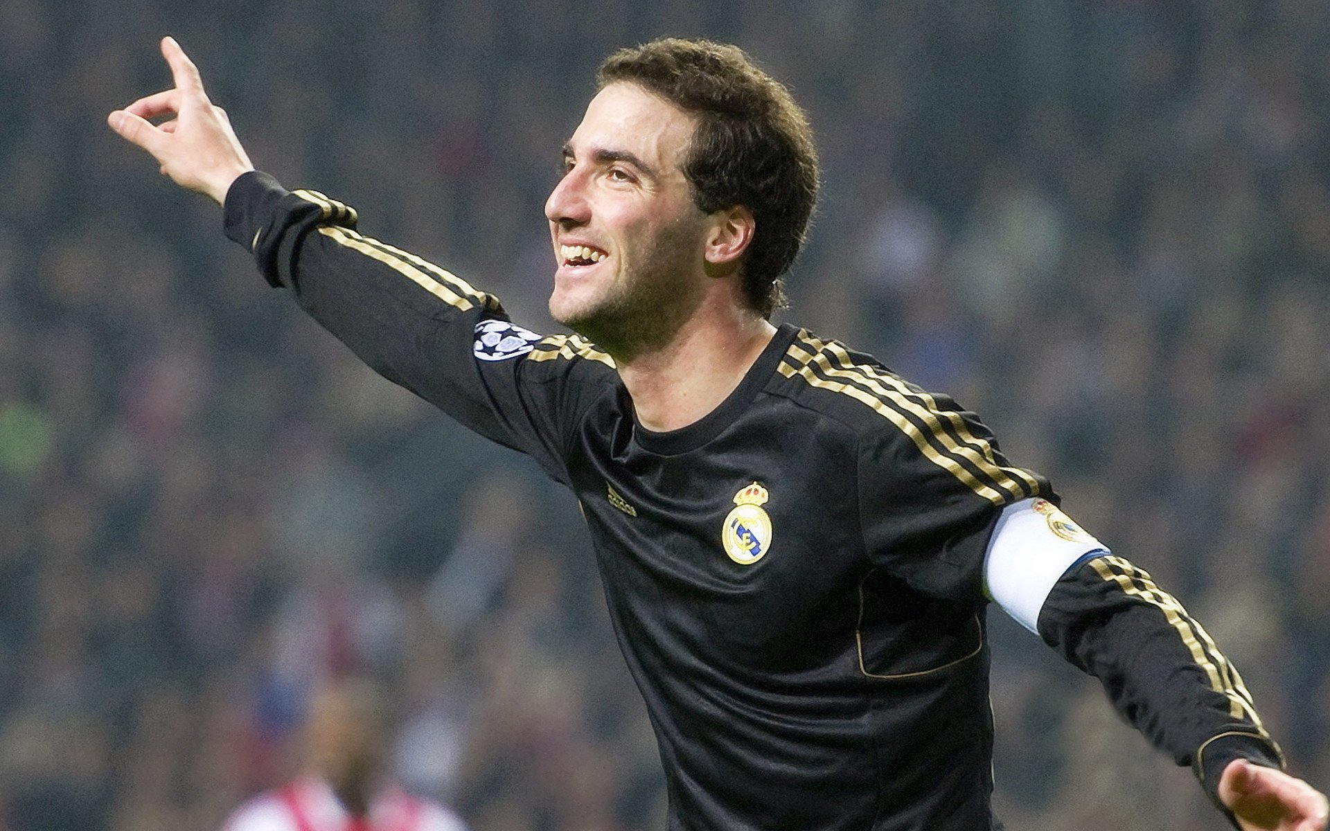 当翡翠绿遇上东方红，克莱·汤普森如何用三分雨浇灭上海队的逆转火焰